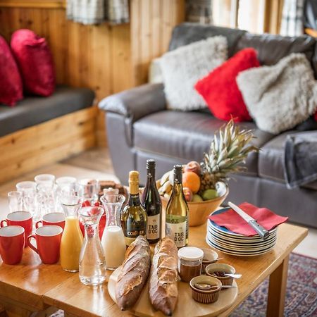 Chalet Himalaya , 10 Person Chalet With 5 Ensuite Bedrooms And Outdoor Jacuzzi In Meribel Centre Bagian luar foto