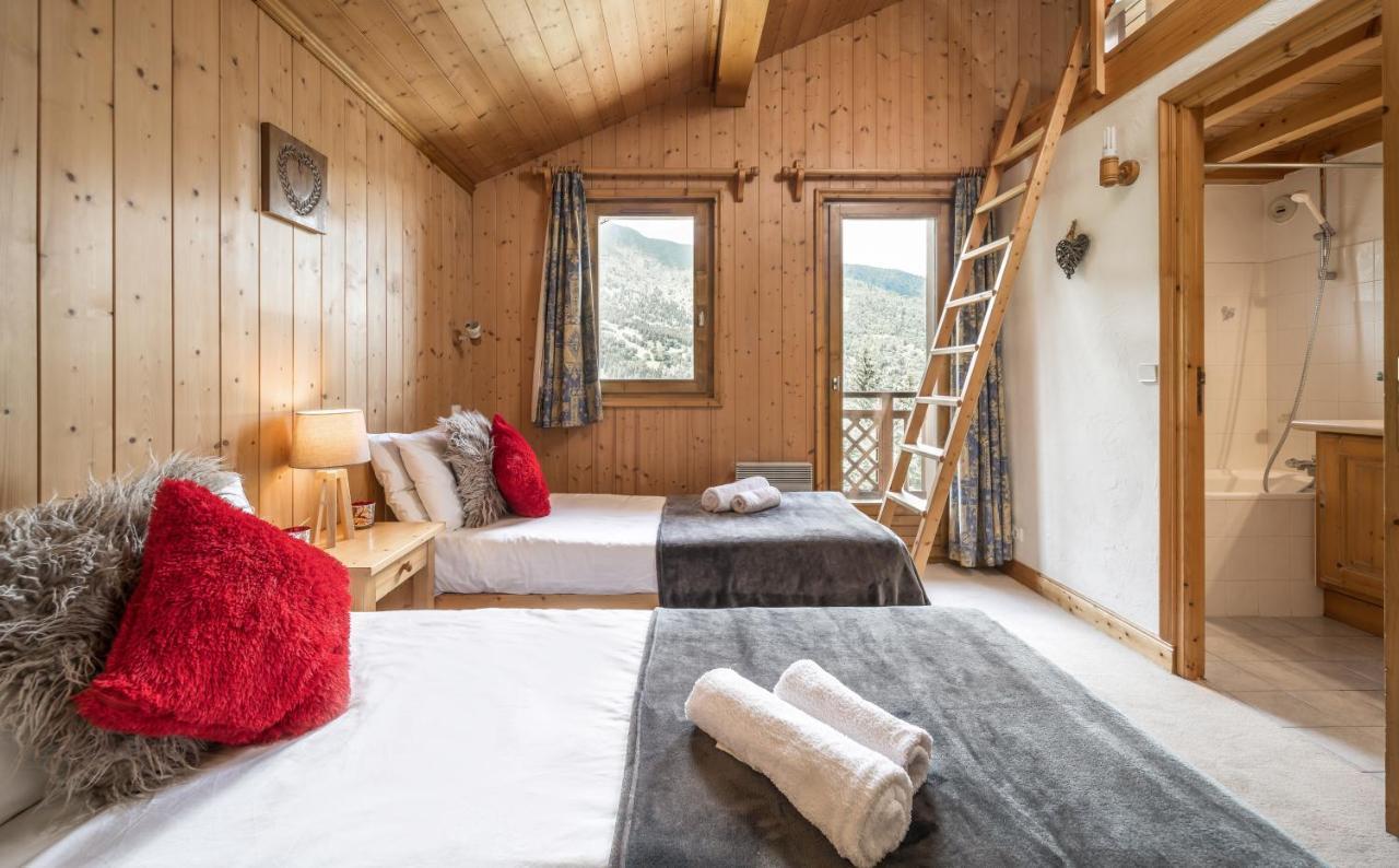 Chalet Himalaya , 10 Person Chalet With 5 Ensuite Bedrooms And Outdoor Jacuzzi In Meribel Centre Bagian luar foto