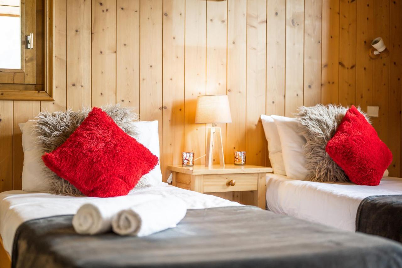 Chalet Himalaya , 10 Person Chalet With 5 Ensuite Bedrooms And Outdoor Jacuzzi In Meribel Centre Bagian luar foto
