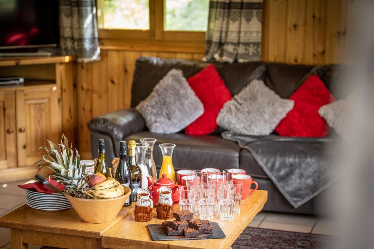 Chalet Himalaya , 10 Person Chalet With 5 Ensuite Bedrooms And Outdoor Jacuzzi In Meribel Centre Bagian luar foto