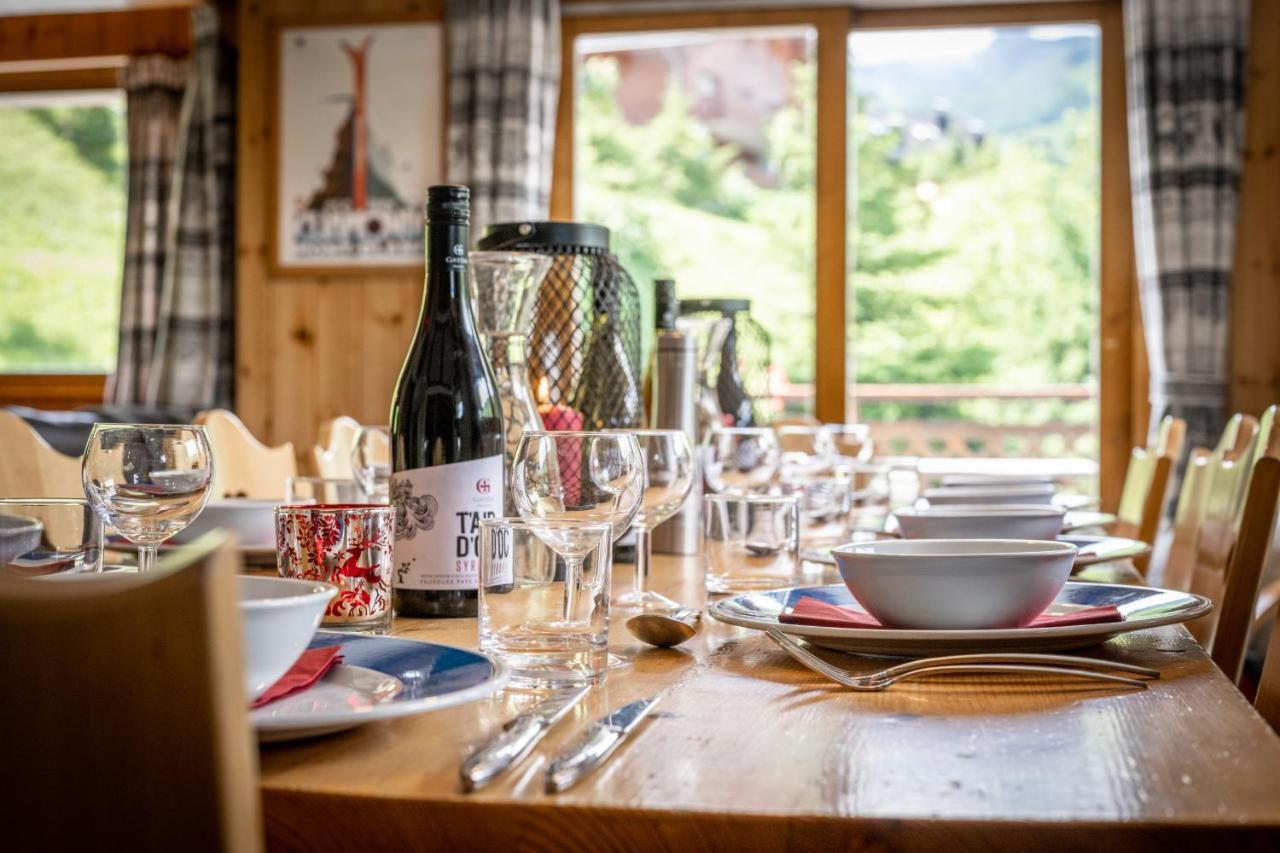 Chalet Himalaya , 10 Person Chalet With 5 Ensuite Bedrooms And Outdoor Jacuzzi In Meribel Centre Bagian luar foto